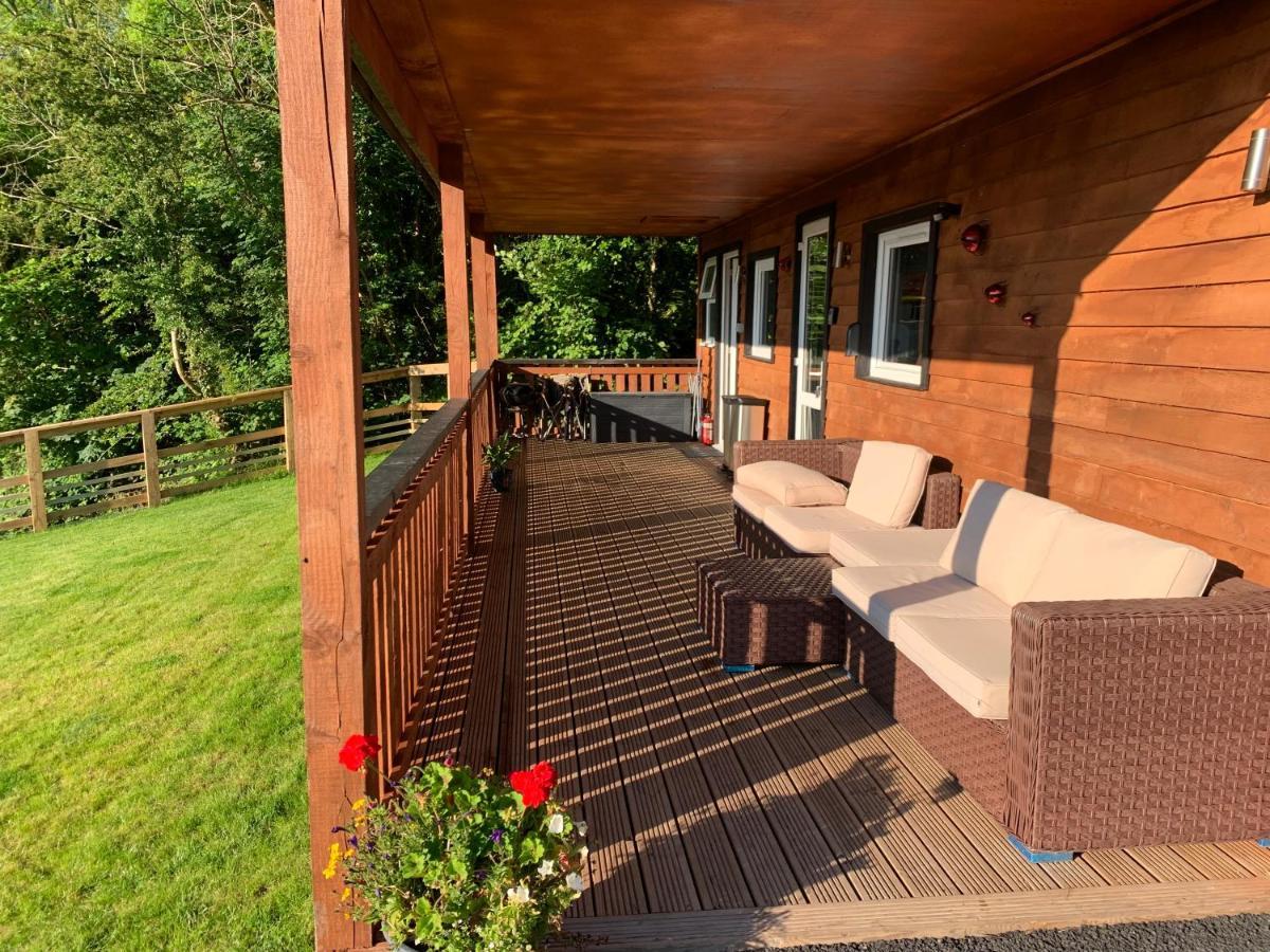 Kabin In The Woods Llandybie Exterior photo