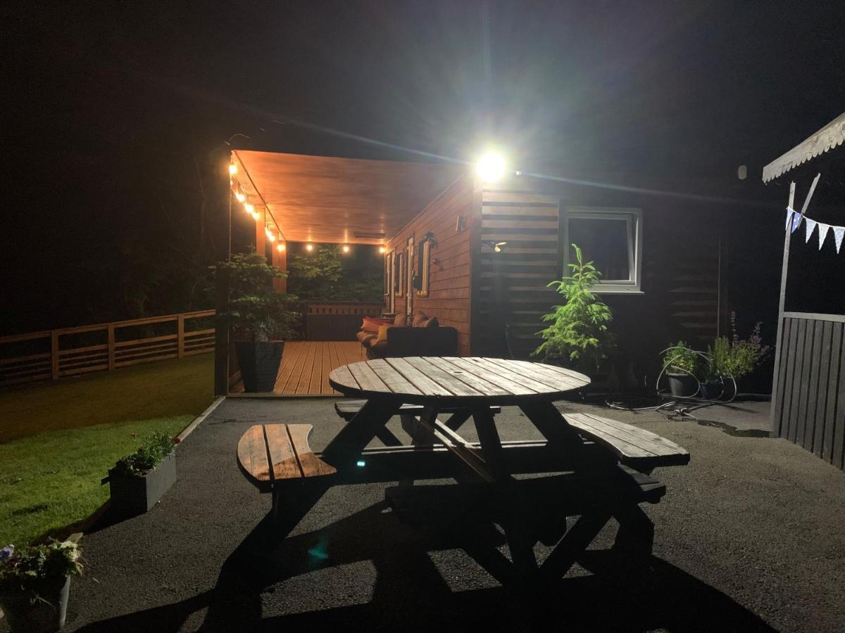 Kabin In The Woods Llandybie Exterior photo
